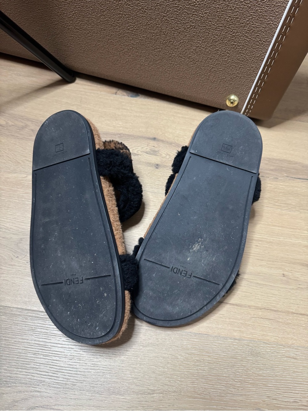 FENDI FF Shearling sandals - Picture 5 of 6